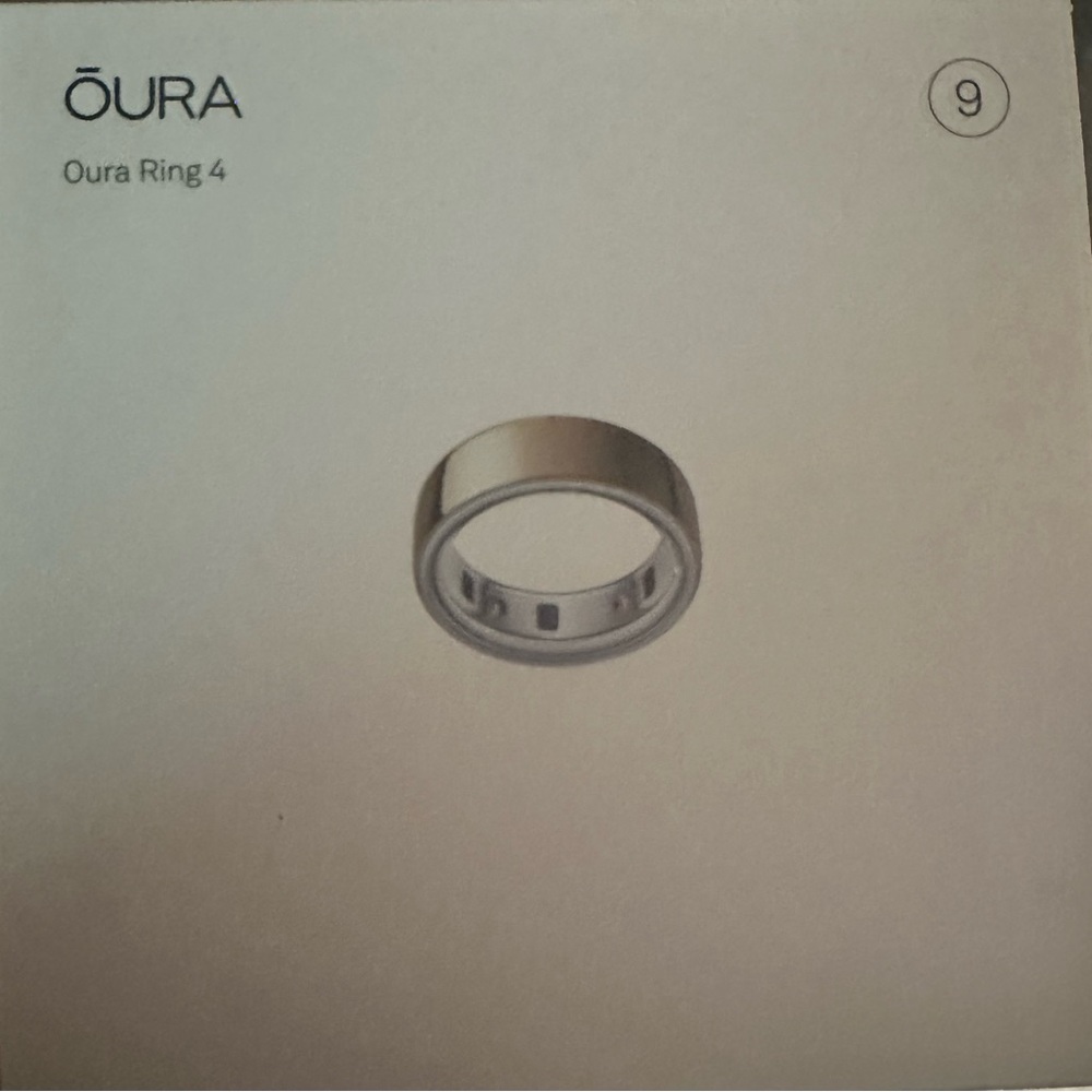 Oura Ring 4 in Gold size 9
